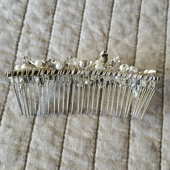 NWT David's Bridal Crystal and Pearl Wedding Comb - Picture 8 of 12